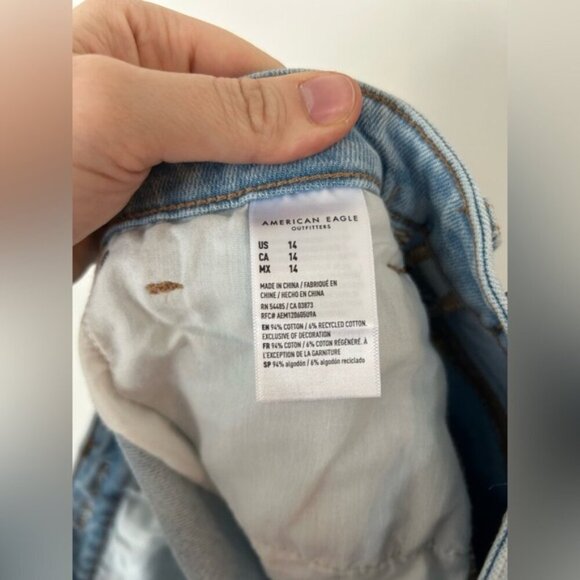 American Eagle Mom Short Size 14 Light Wash Daisies - Picture 7 of 7